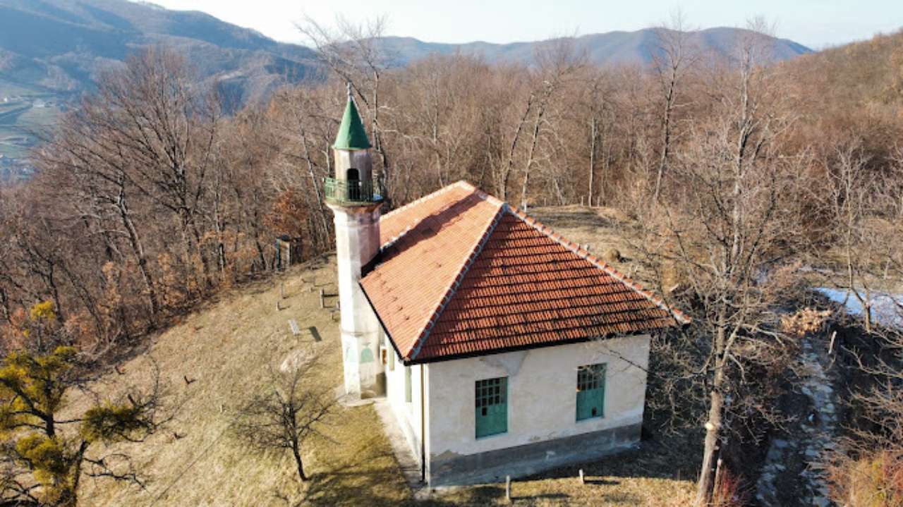 Old mosque with harem in Goduša