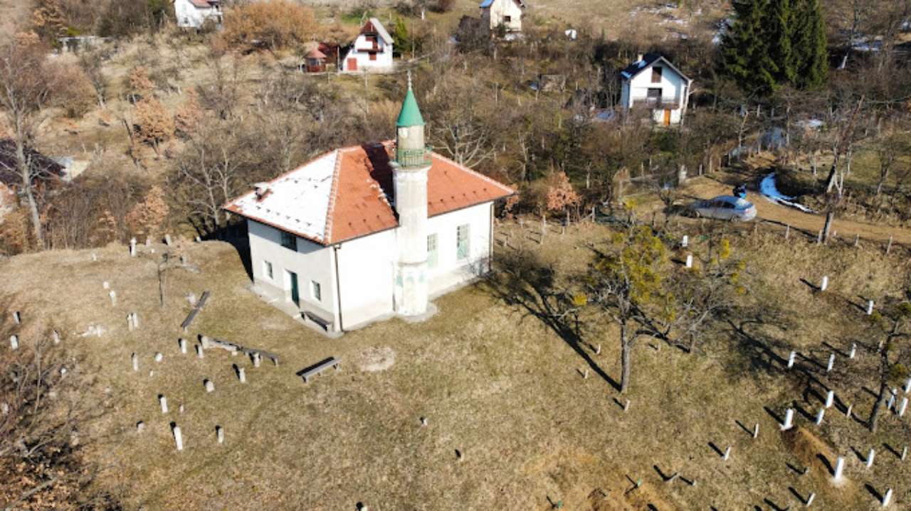 Old mosque with harem in Goduša