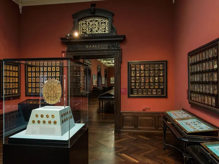 Coin Cabinet