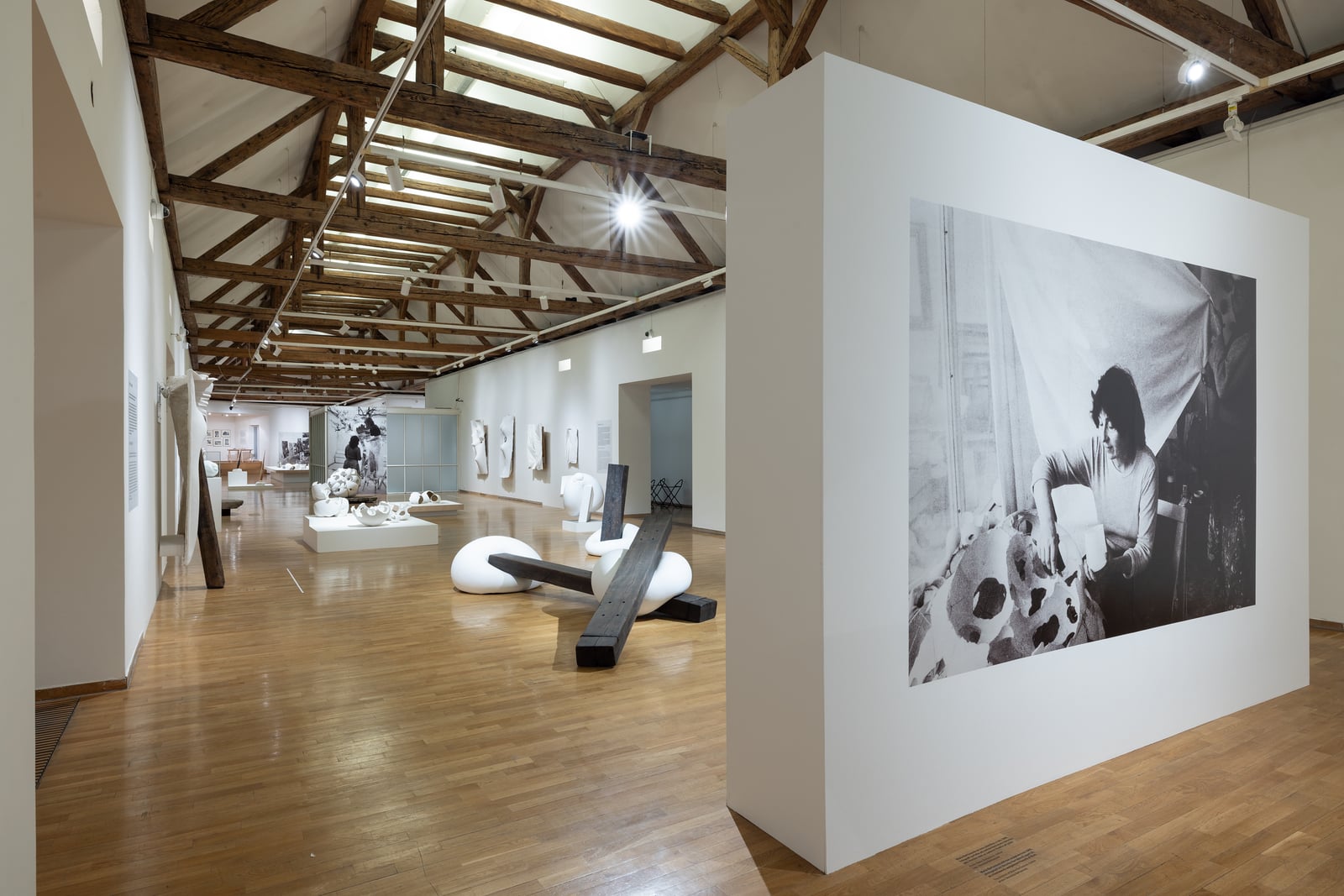 Maria Bartuszová | A Small Void Full of a Small Infinite Universe