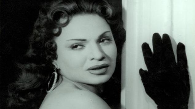 من ذاكرة الأرشيف: حوار الفن والسينما بين العقاد وهند رستم!