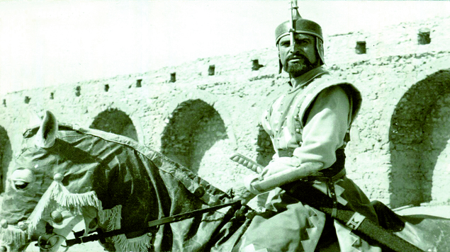 أحمد مظهر: تاريخ سينمائي حافل وشخصيات غير نمطية