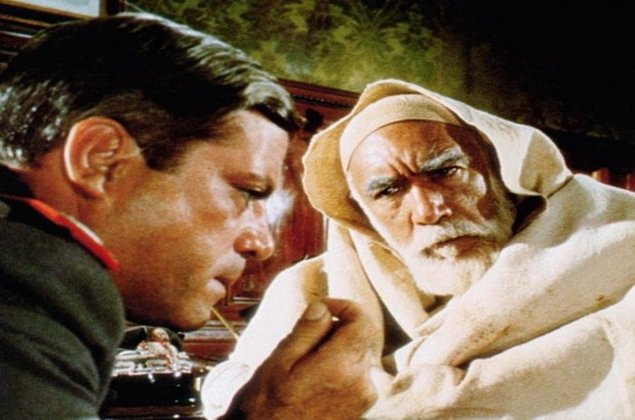 الخيوط الروائية والشخصيات في الفيلم السينمائي