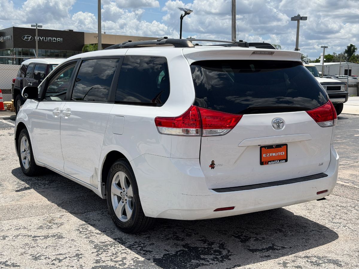 2013 Toyota Sienna photo 5