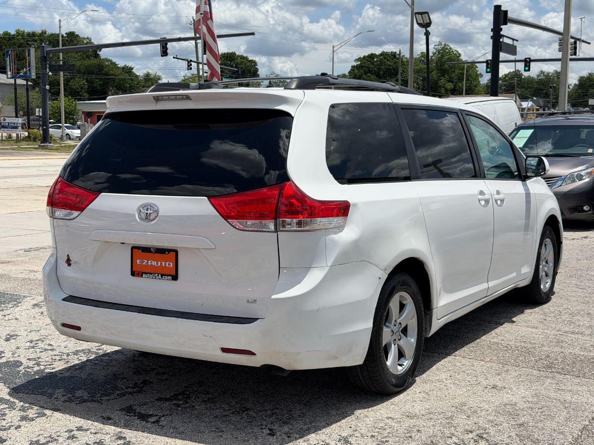 2013 Toyota Sienna photo 7