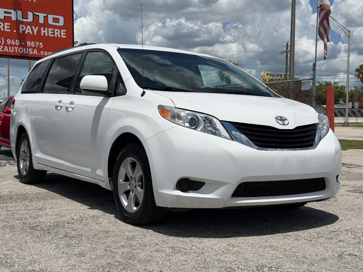 2013 Toyota Sienna photo 9