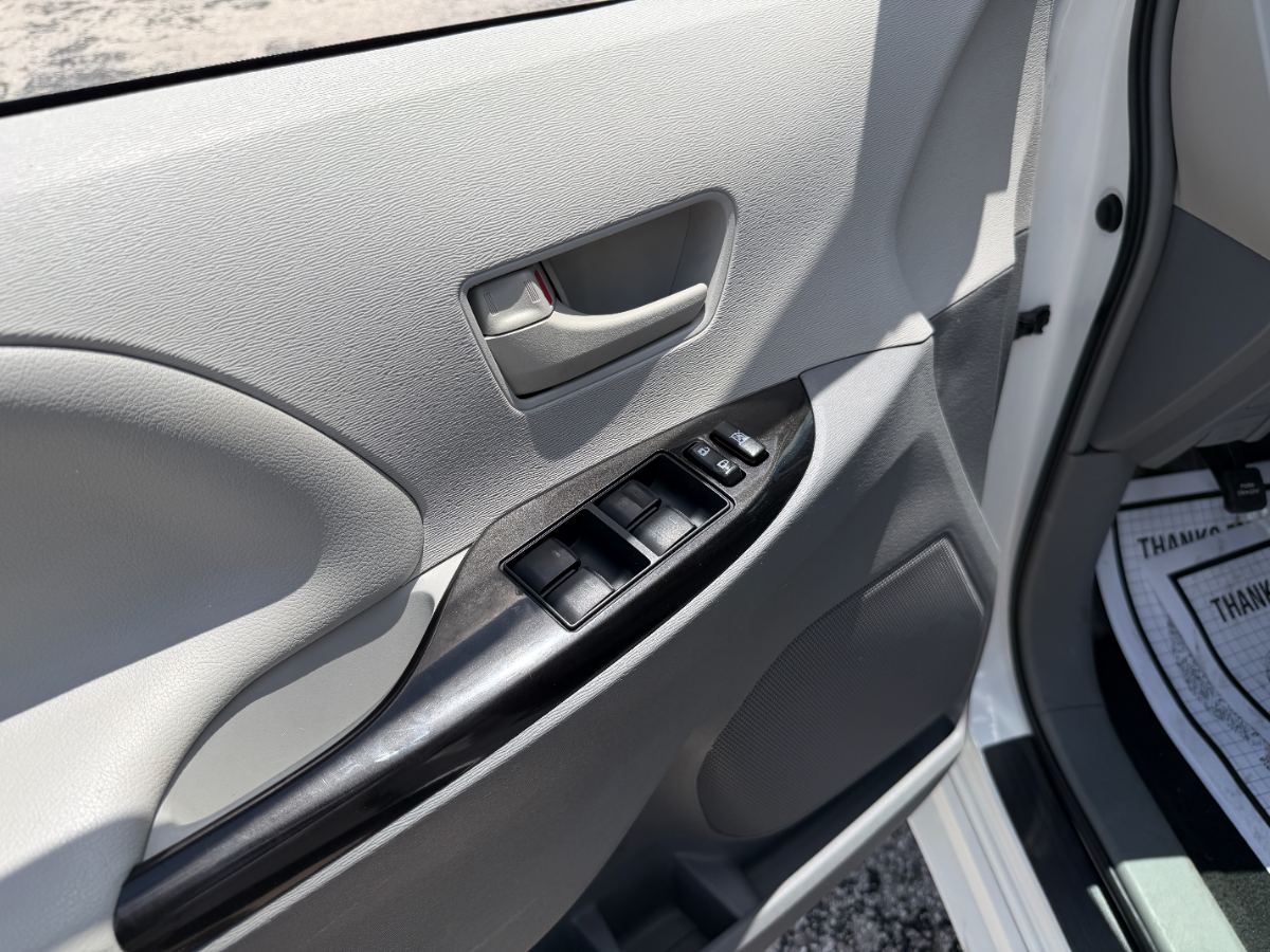 2013 Toyota Sienna photo 13