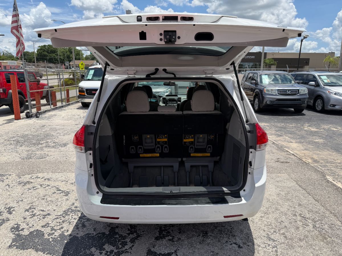 2013 Toyota Sienna photo 27