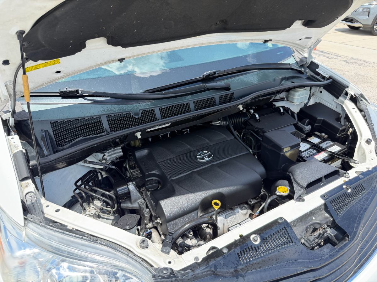 2013 Toyota Sienna photo 29