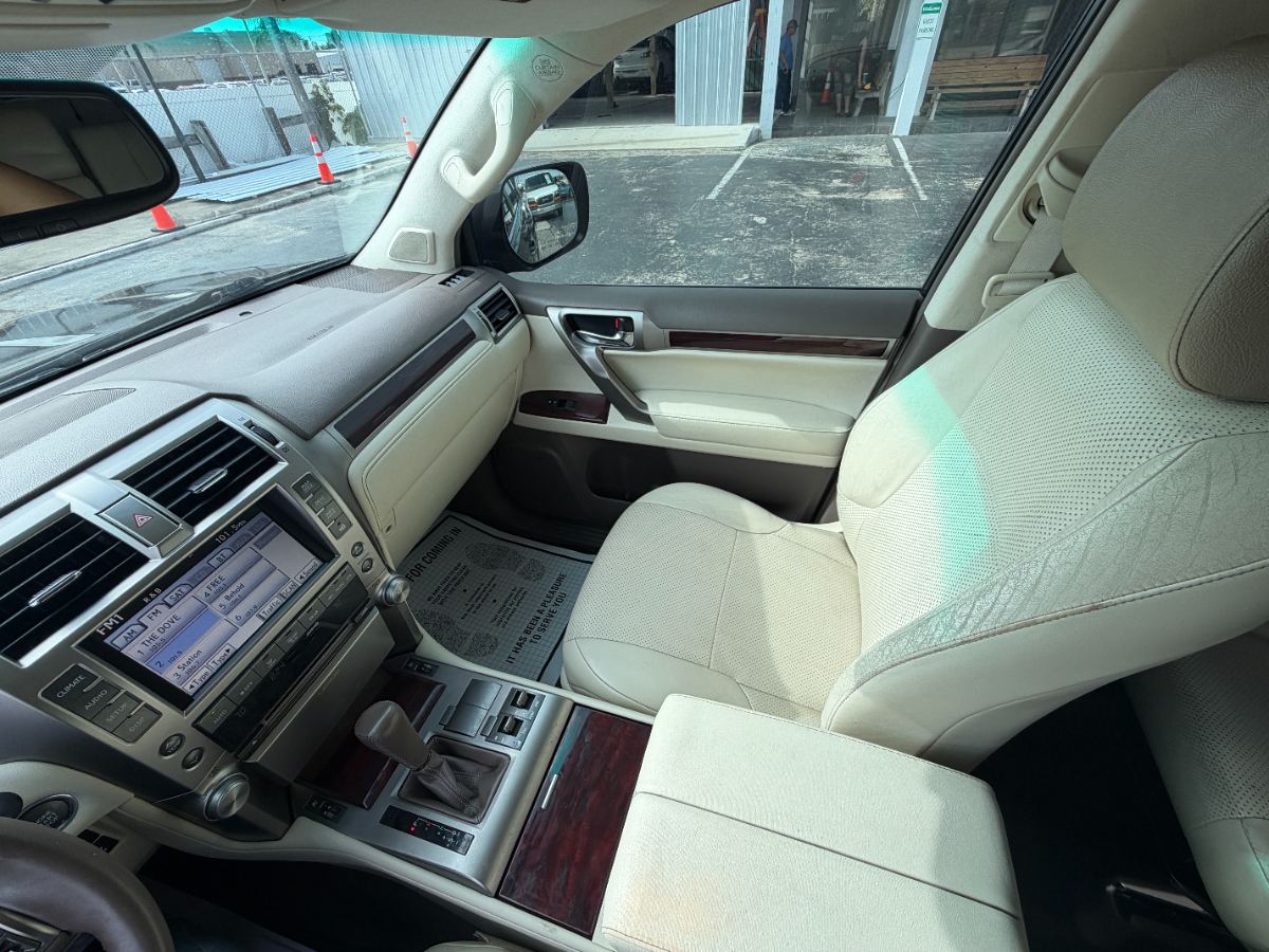 2012 Lexus GX 460 photo 25