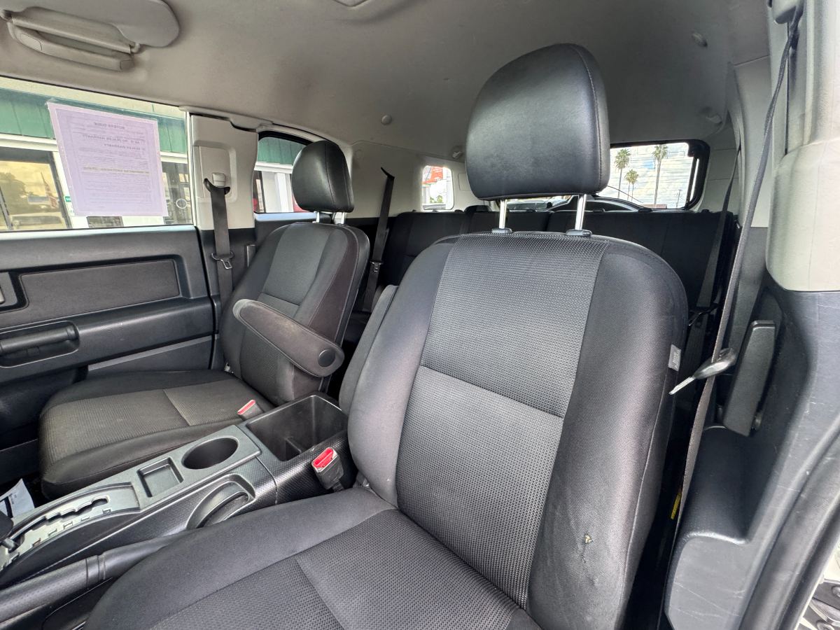2012 Toyota FJ Cruiser photo 10