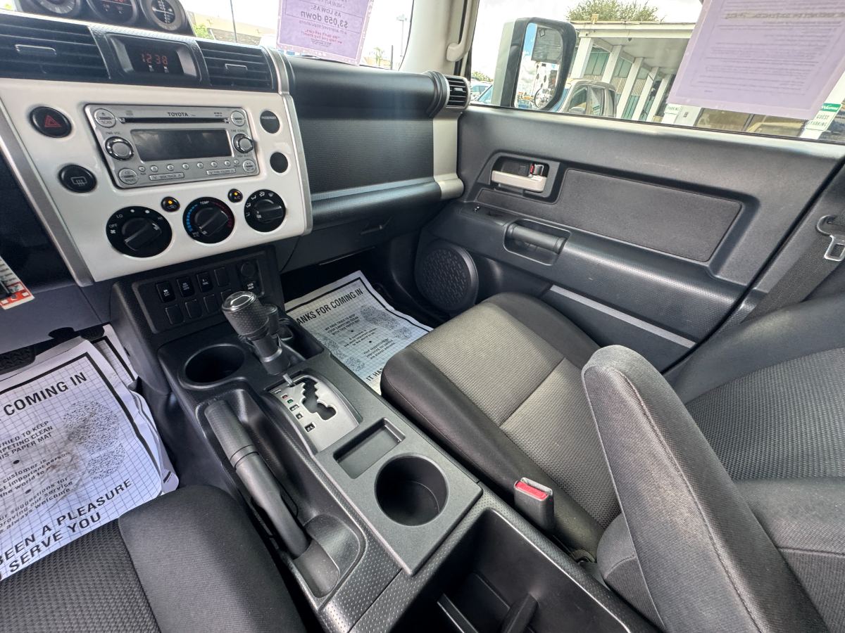 2012 Toyota FJ Cruiser photo 13