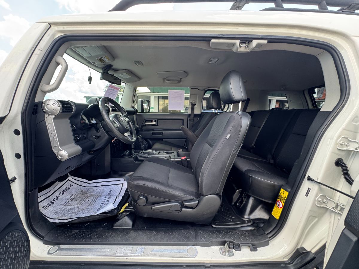 2012 Toyota FJ Cruiser photo 17