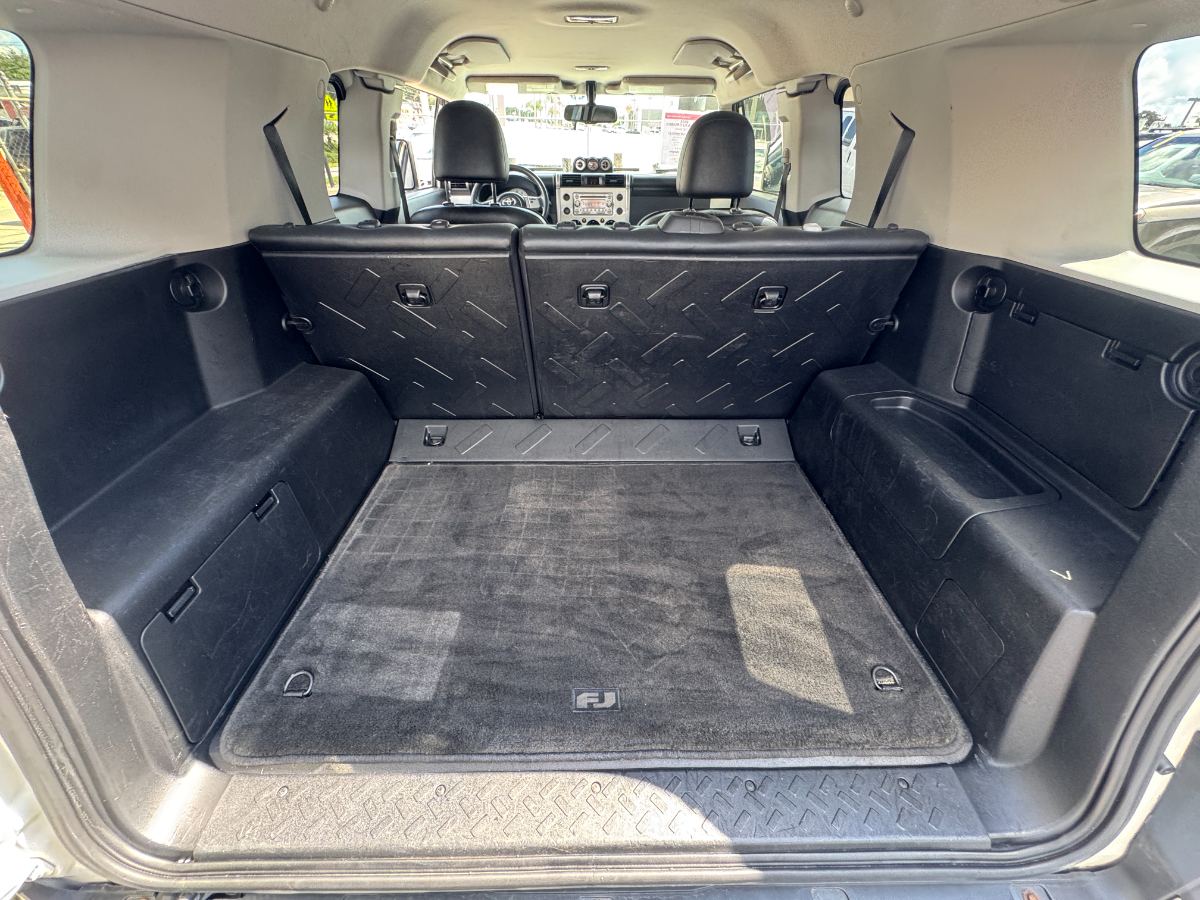 2012 Toyota FJ Cruiser photo 21