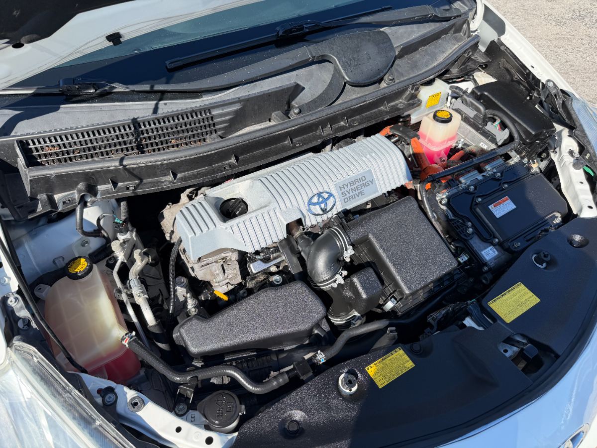 2013 Toyota Prius v photo 23