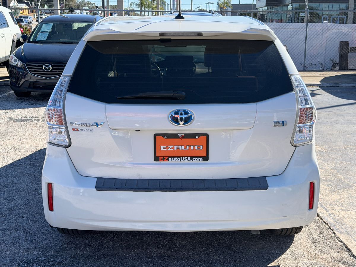 2013 Toyota Prius v photo 26