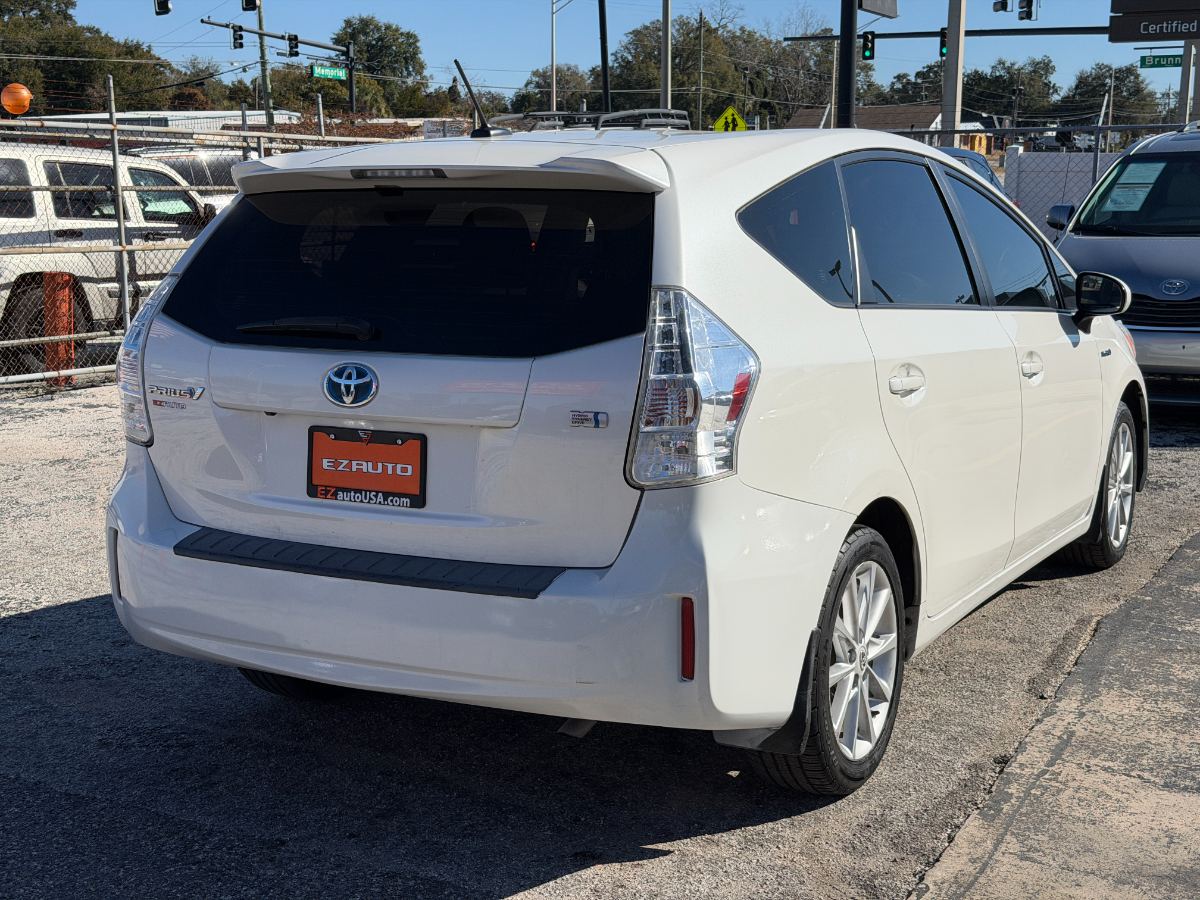 2013 Toyota Prius v photo 29