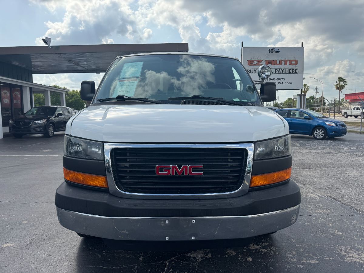 2008 GMC Savana photo 2