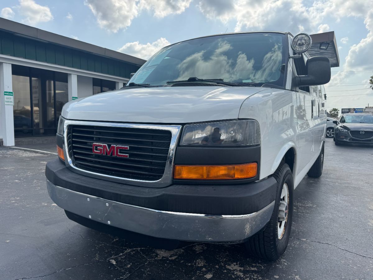2008 GMC Savana photo 3