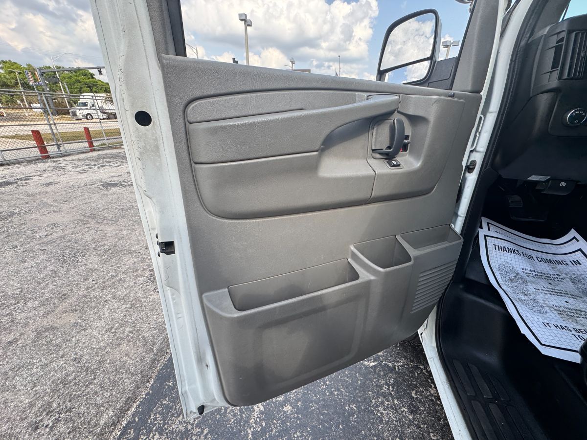 2008 GMC Savana photo 11