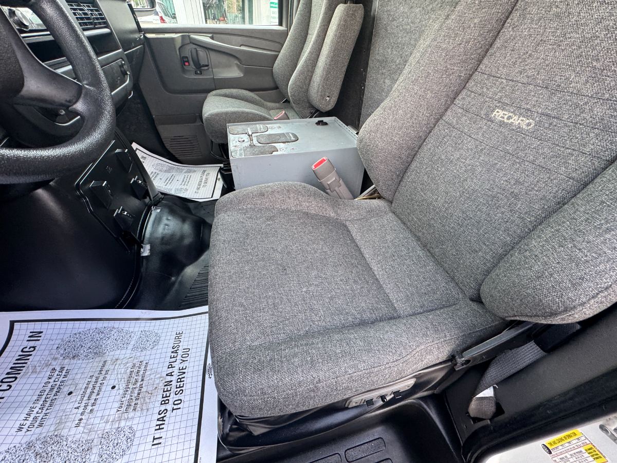 2008 GMC Savana photo 14