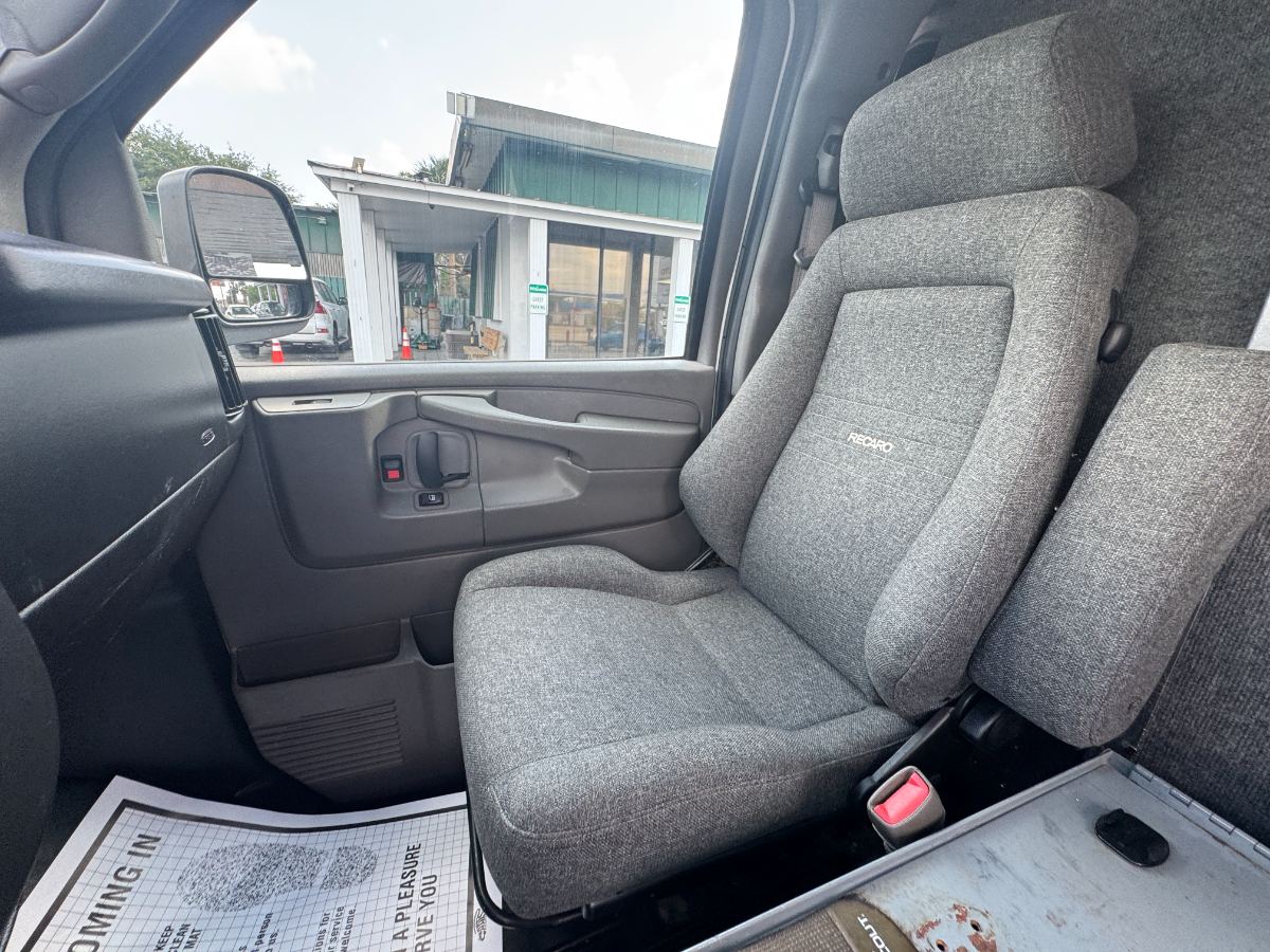2008 GMC Savana photo 19