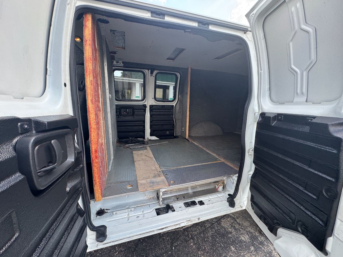 2008 GMC Savana photo 22