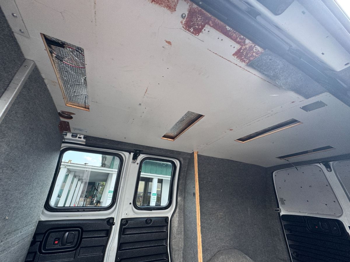 2008 GMC Savana photo 25