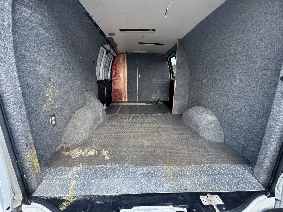 2008 GMC Savana photo 27