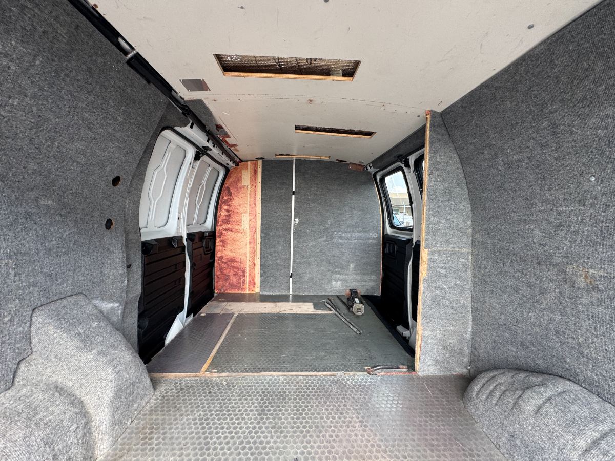 2008 GMC Savana photo 28