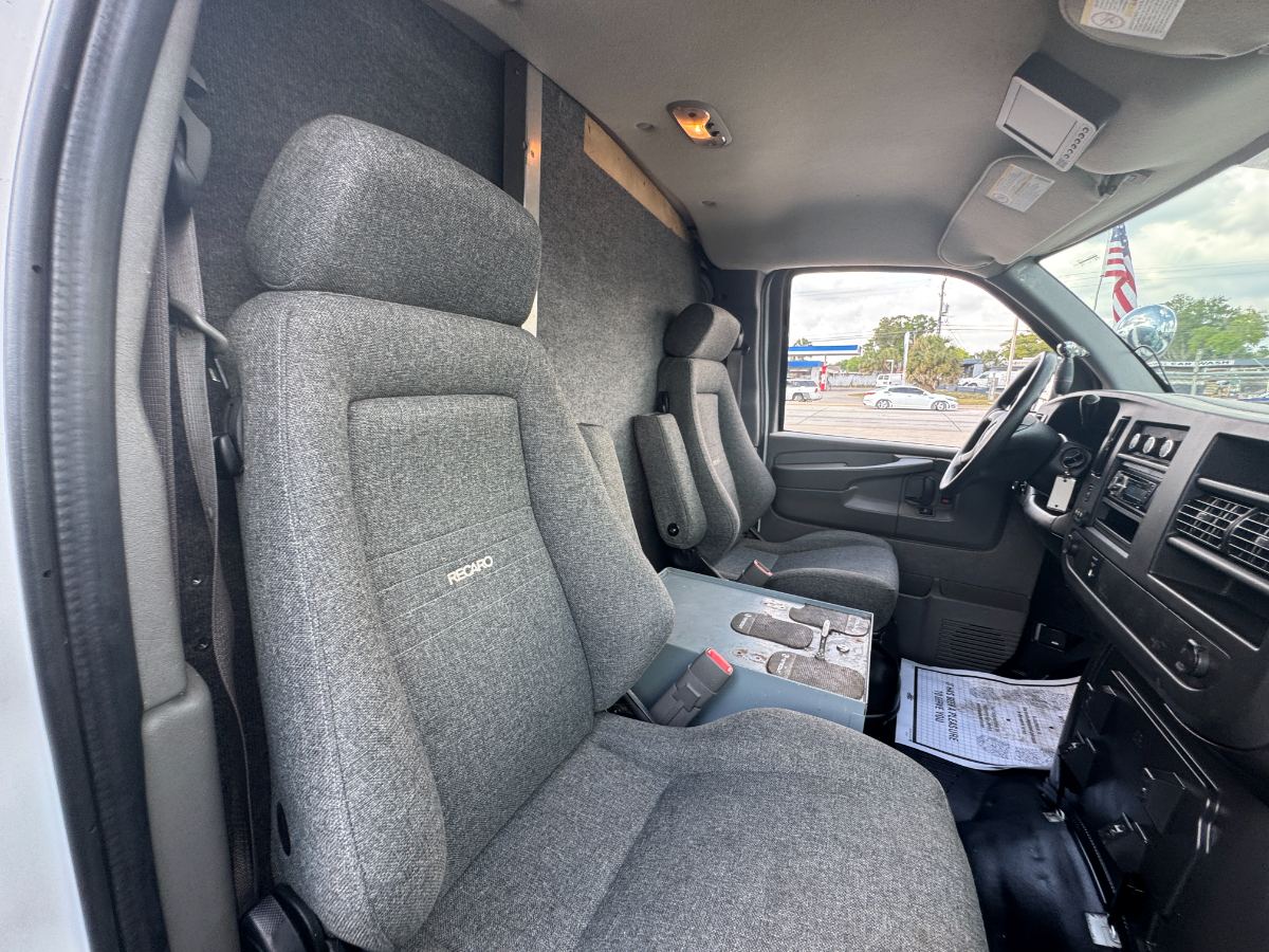 2008 GMC Savana photo 35