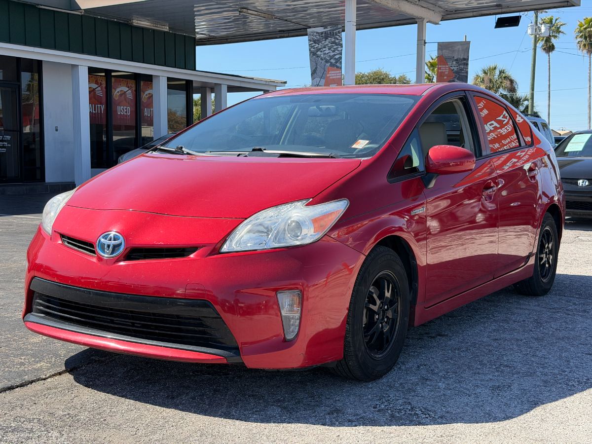 2014 Toyota Prius photo 2