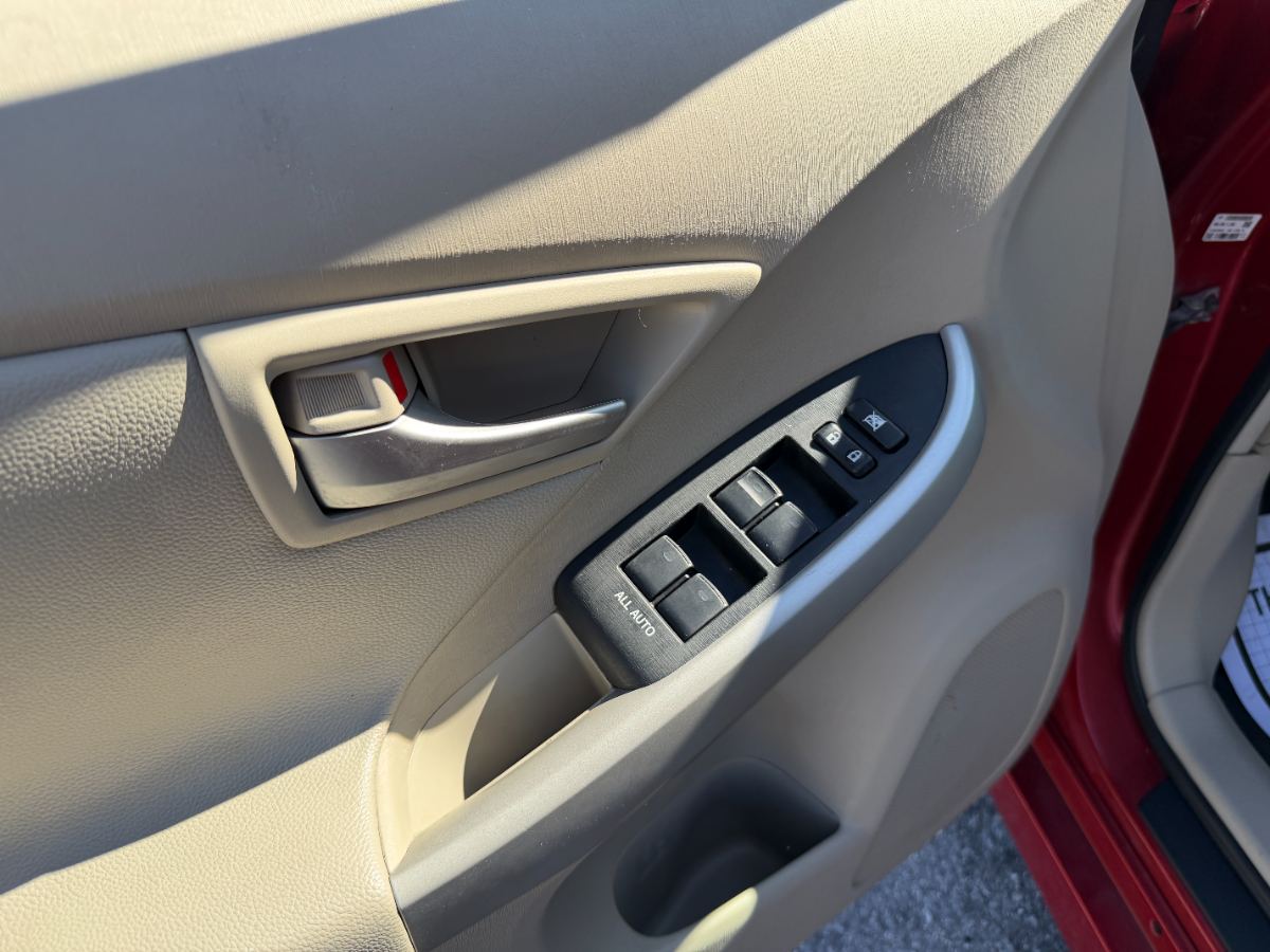 2014 Toyota Prius photo 13