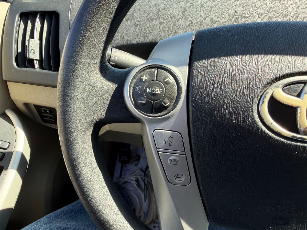 2014 Toyota Prius photo 19