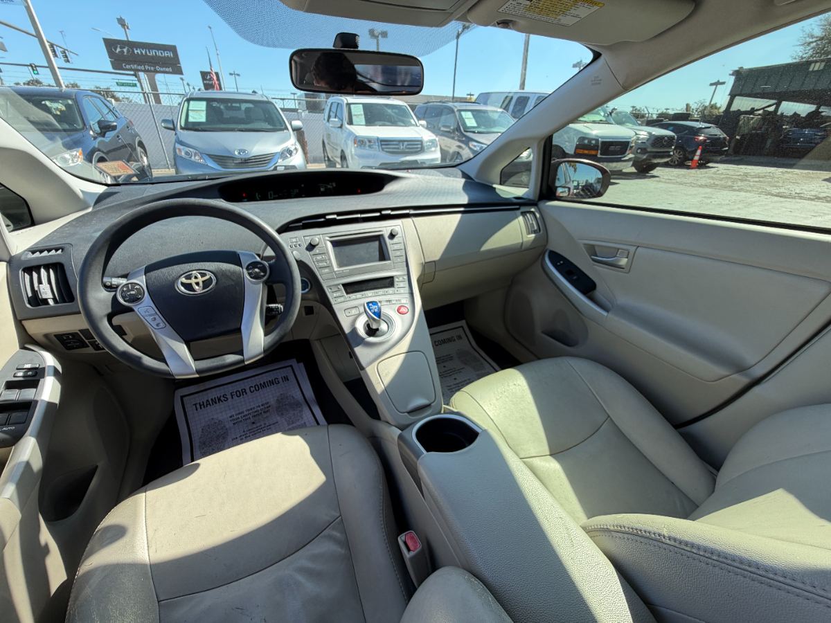 2014 Toyota Prius photo 24