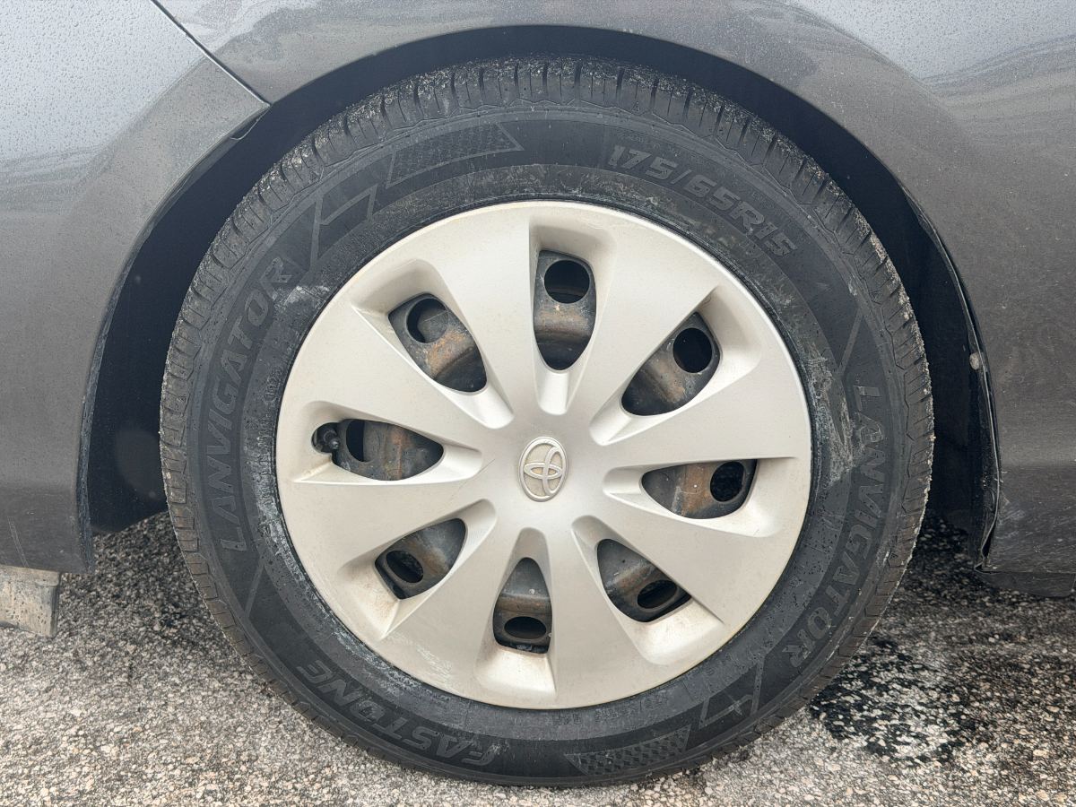 2014 Toyota Prius c photo 9