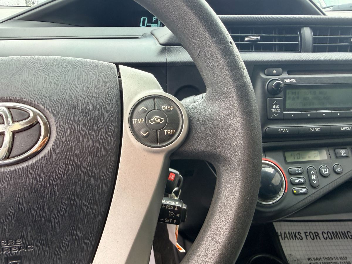 2014 Toyota Prius c photo 20