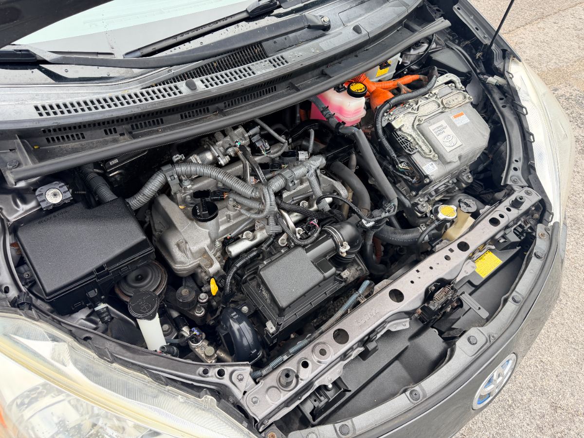 2014 Toyota Prius c photo 26