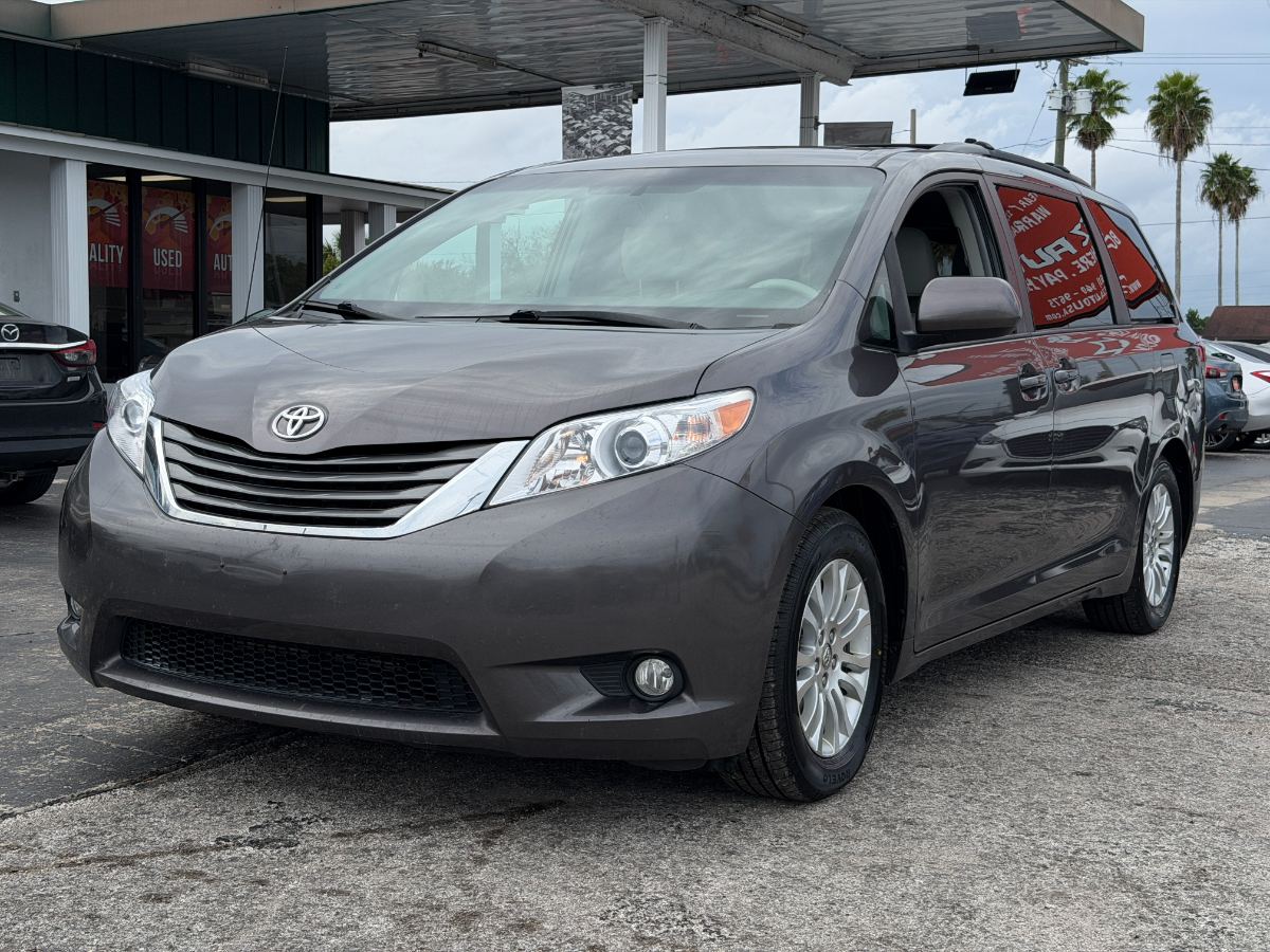 2012 Toyota Sienna photo 3