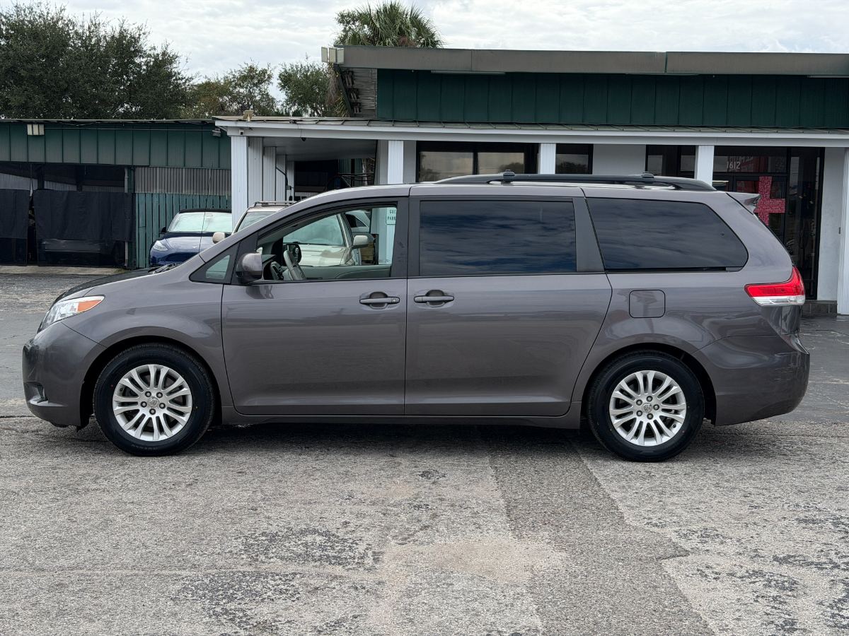 2012 Toyota Sienna photo 4