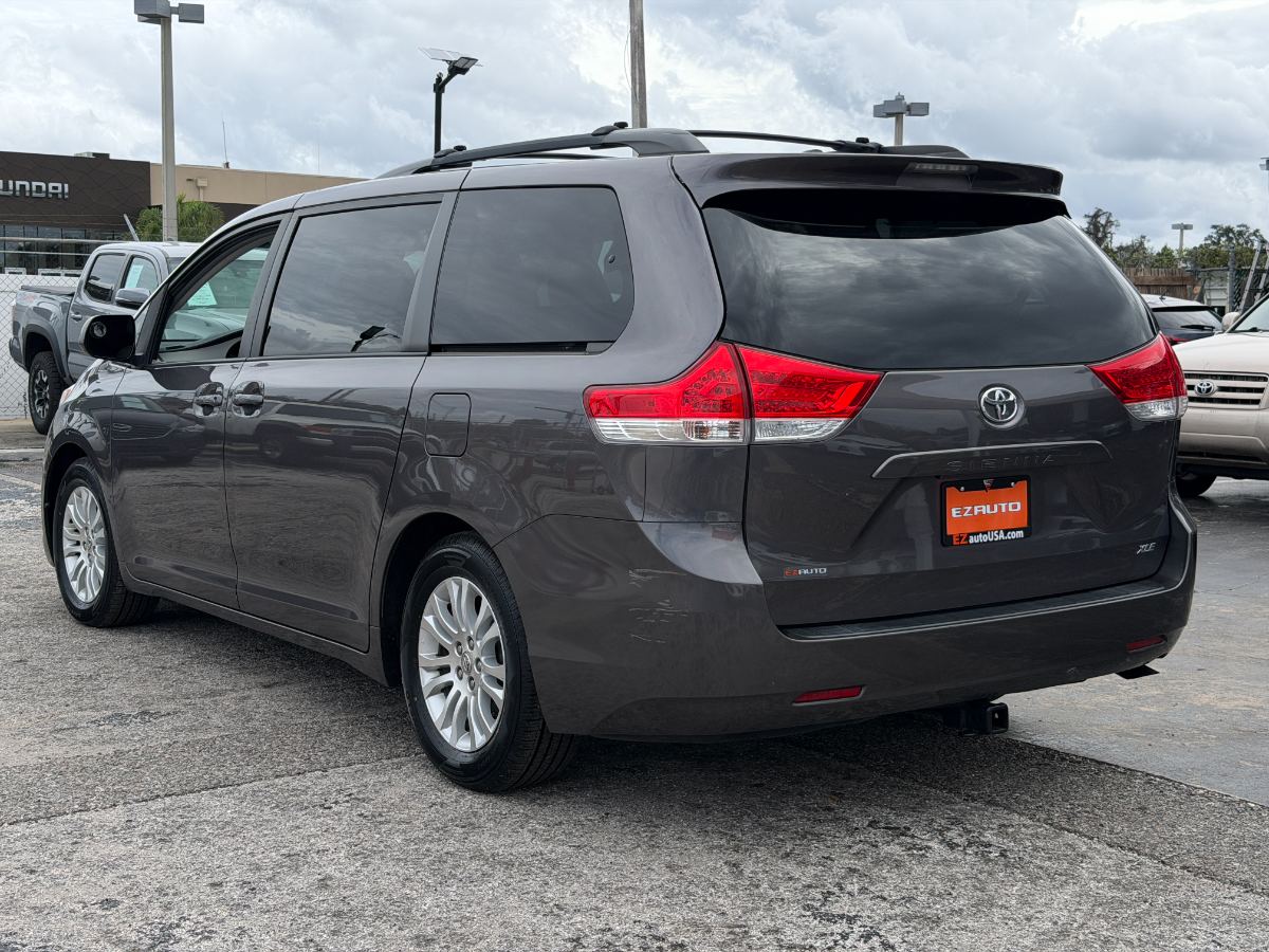 2012 Toyota Sienna photo 5