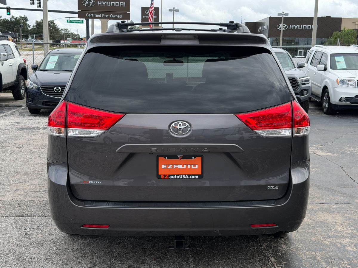 2012 Toyota Sienna photo 6