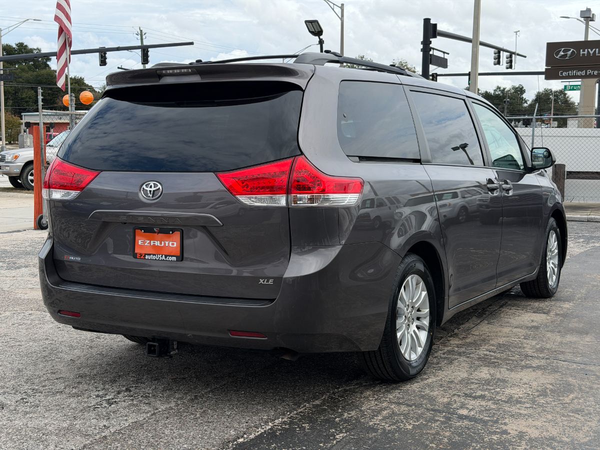 2012 Toyota Sienna photo 7