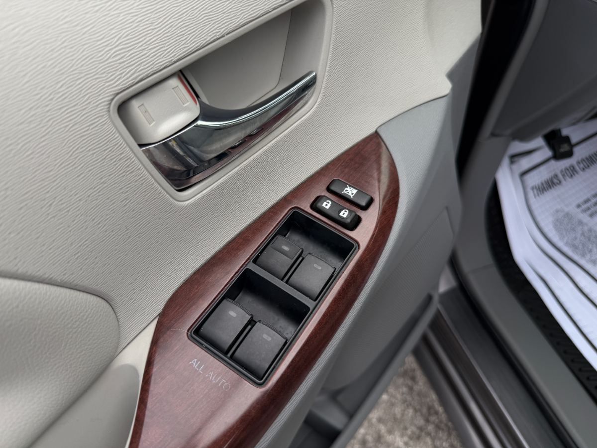 2012 Toyota Sienna photo 13