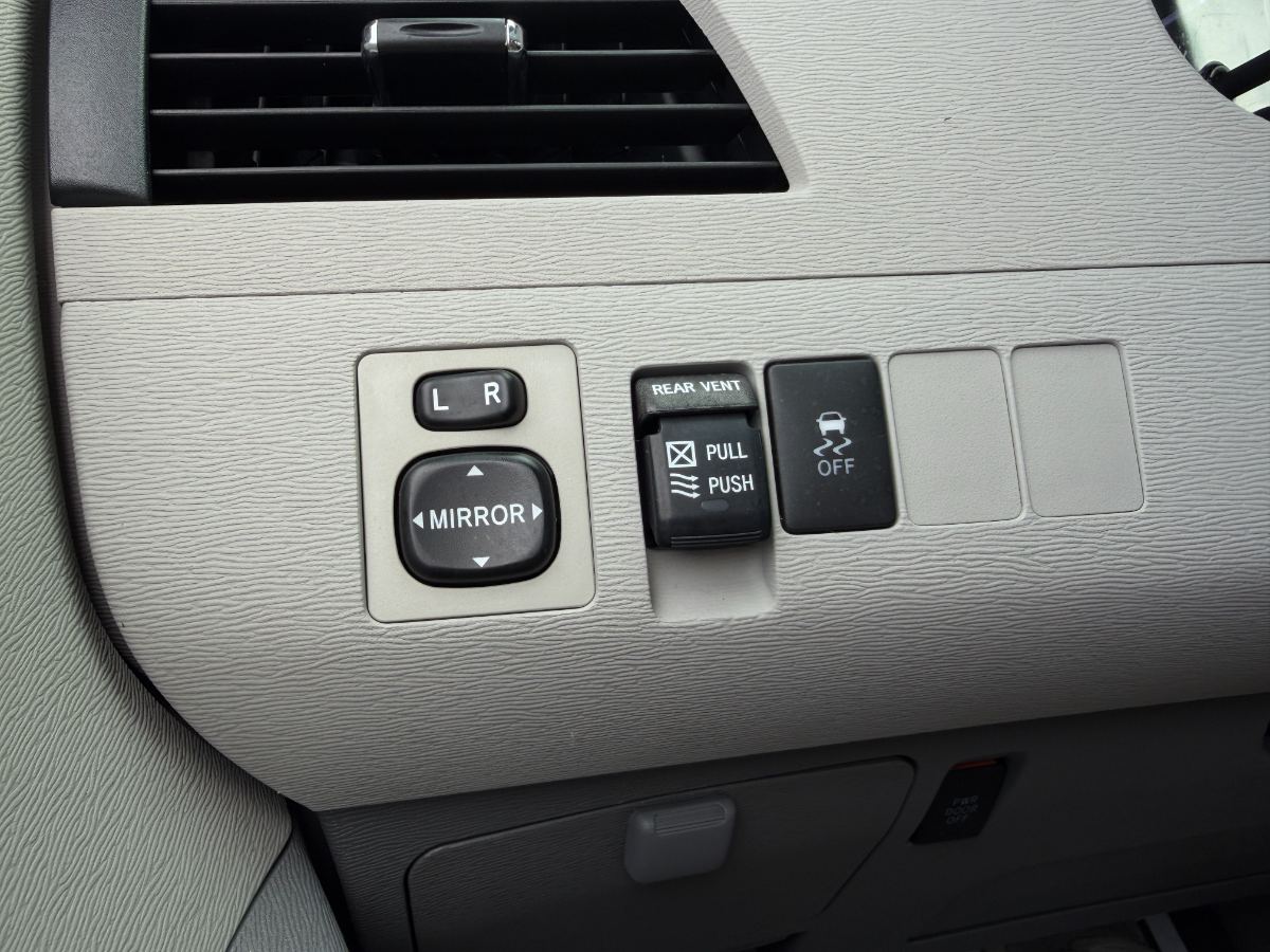 2012 Toyota Sienna photo 22