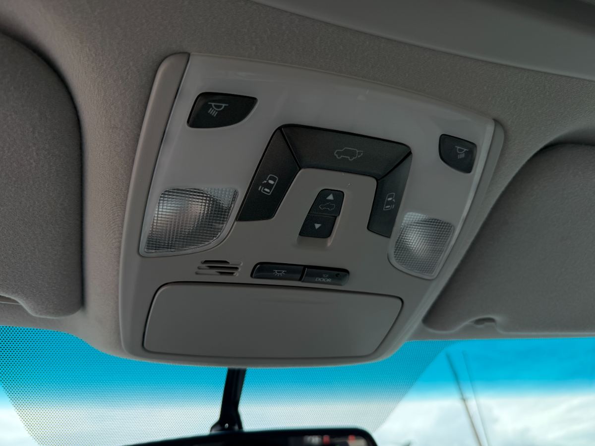 2012 Toyota Sienna photo 23