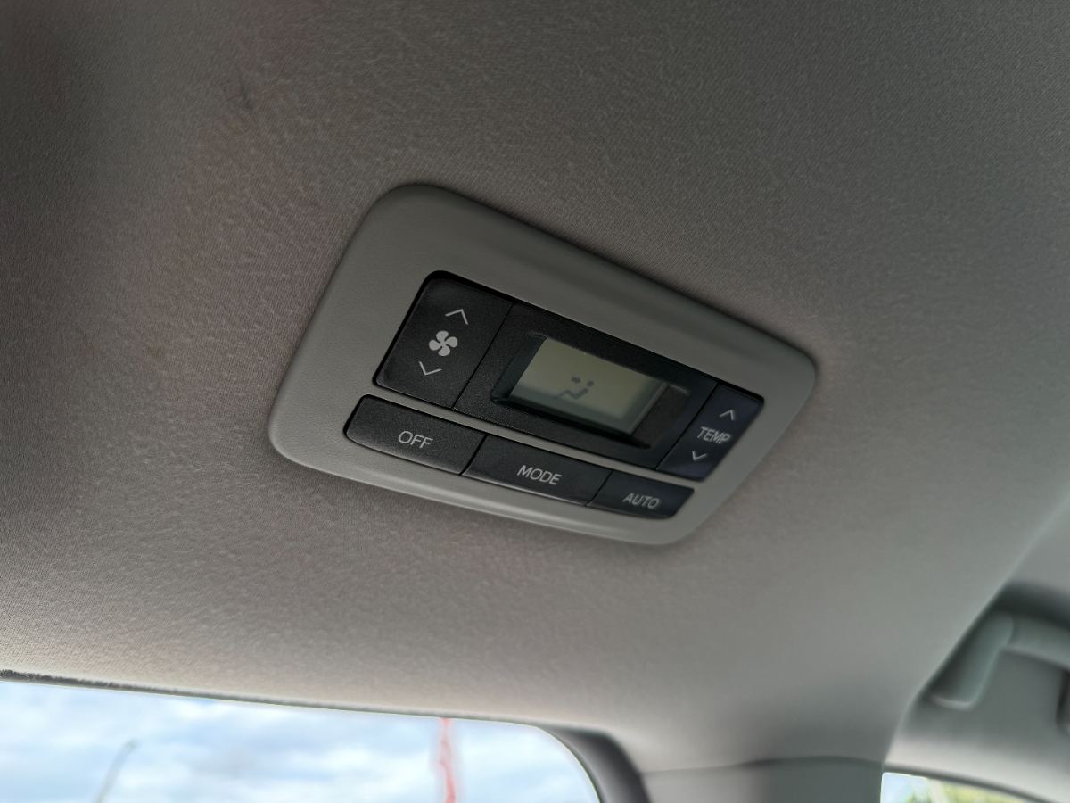 2012 Toyota Sienna photo 31
