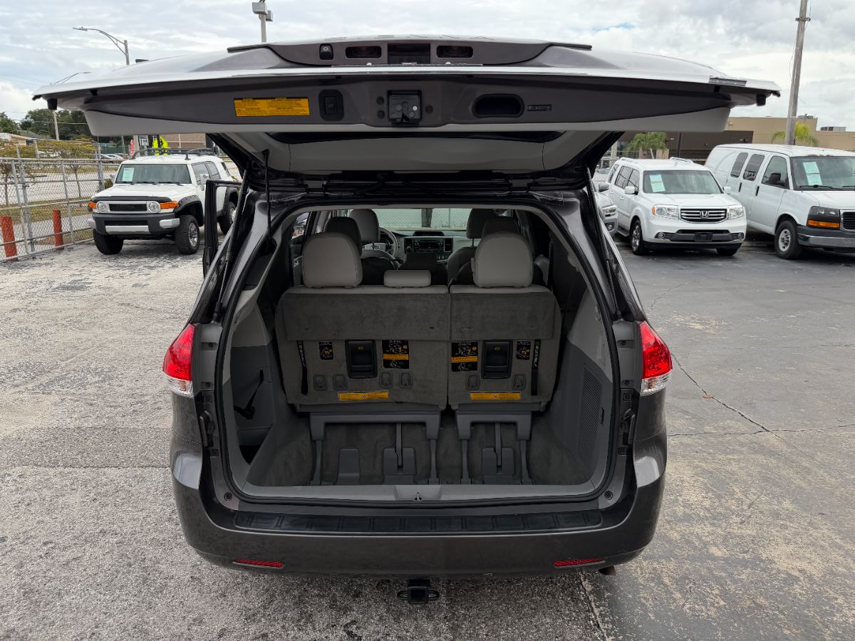 2012 Toyota Sienna photo 33