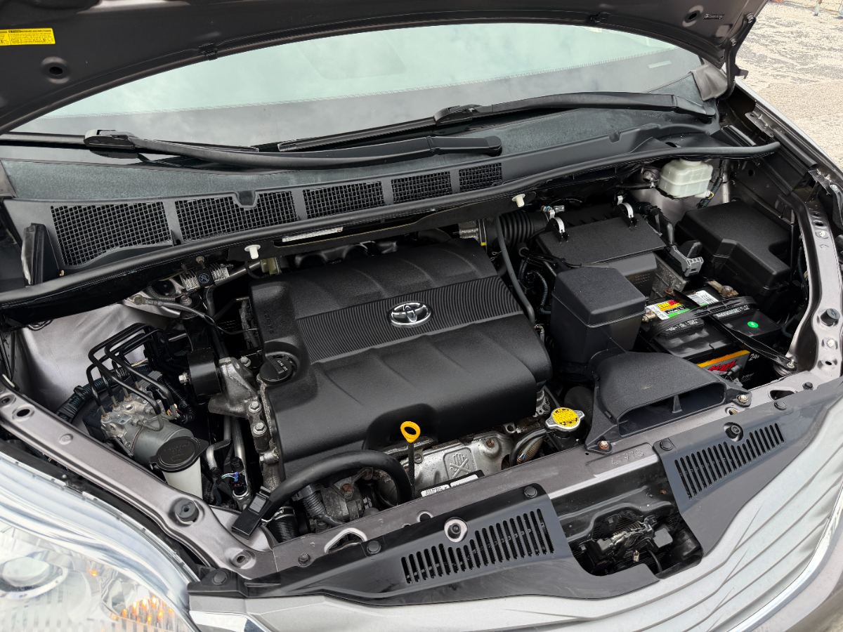 2012 Toyota Sienna photo 35