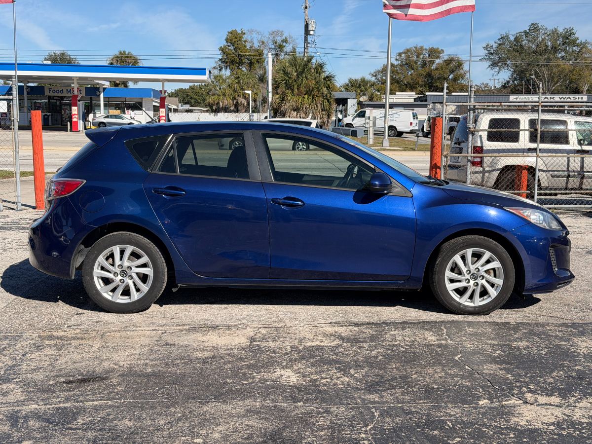 2013 Mazda Mazda3 Hatchback photo 8